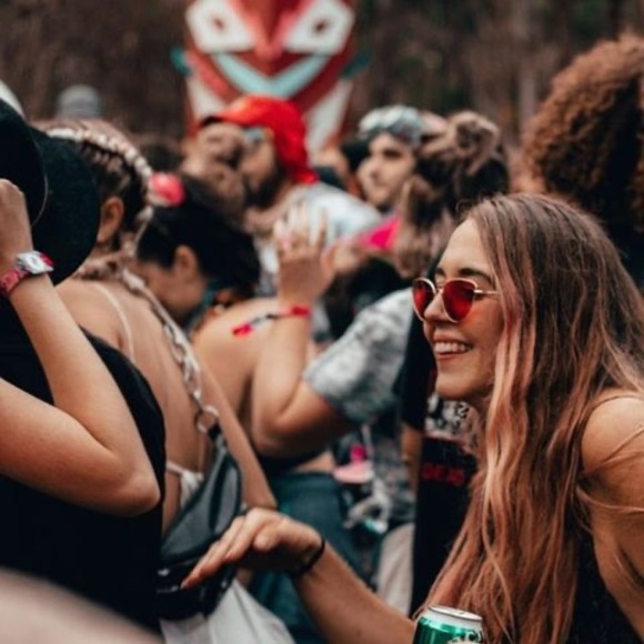 Meet your Posher, Issy - Picture 1 of 1